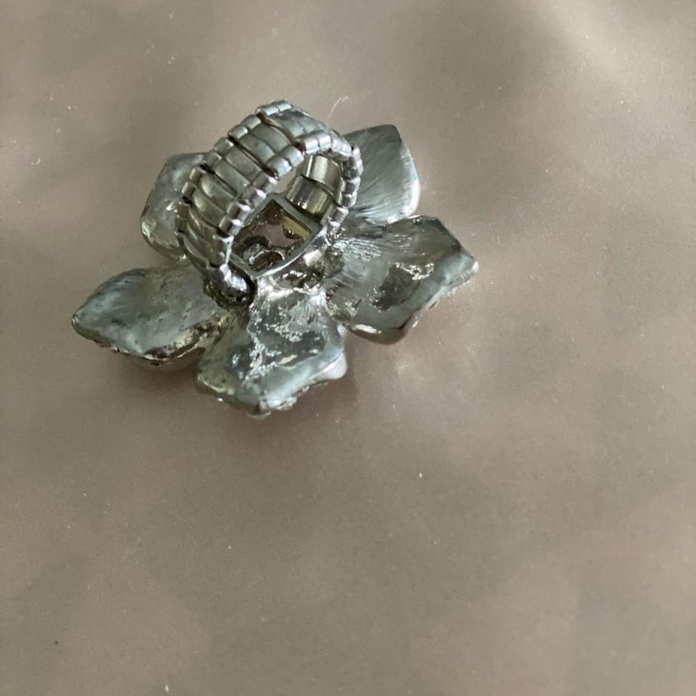 Flower ring - Picture 2 of 2